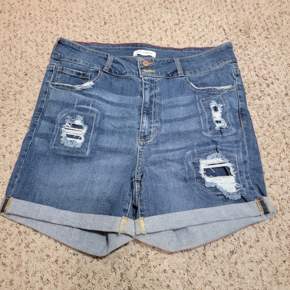 KIKI LARUE DISTRESSED DENIM SHORTS, SIZE 2X